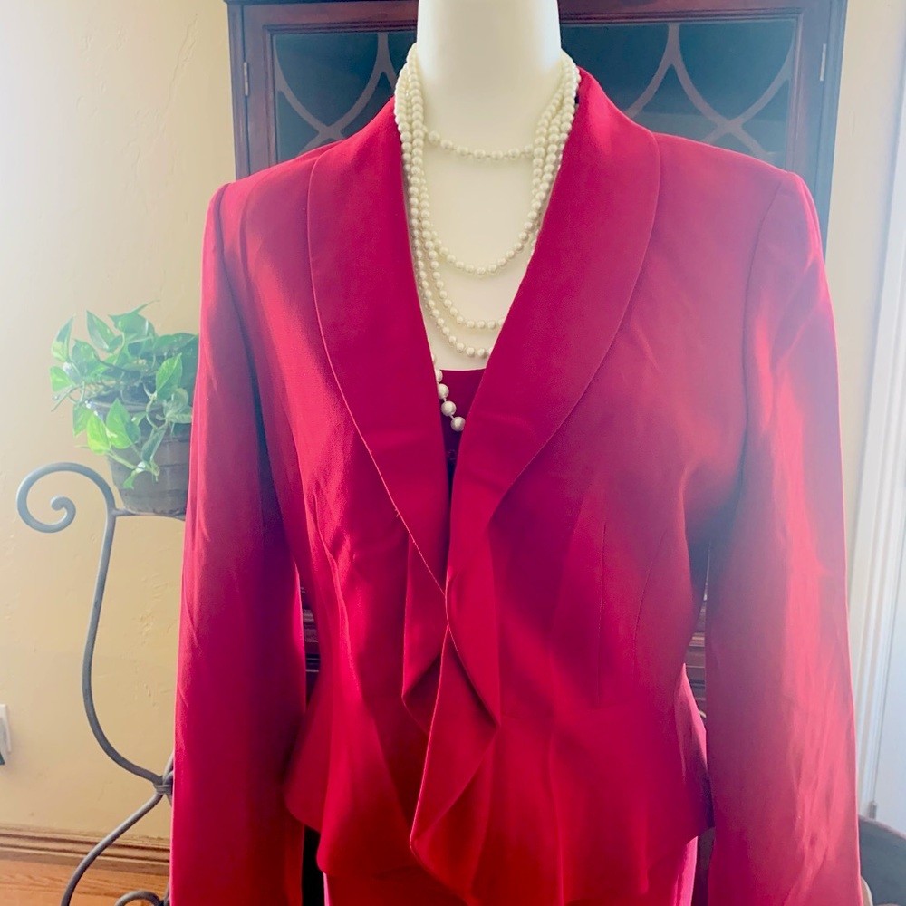 Tahari 3 piece women’s suit